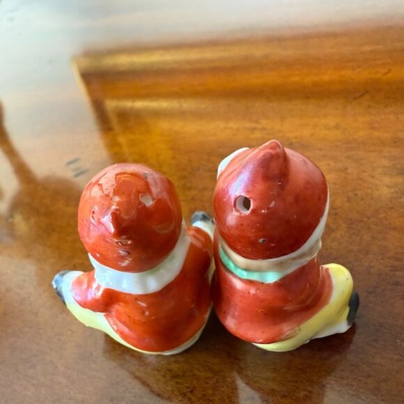 Vintage Pixie Elf Gnome Miniature Salt and Pepper Shakers Japan 2" - Picture 6 of 10